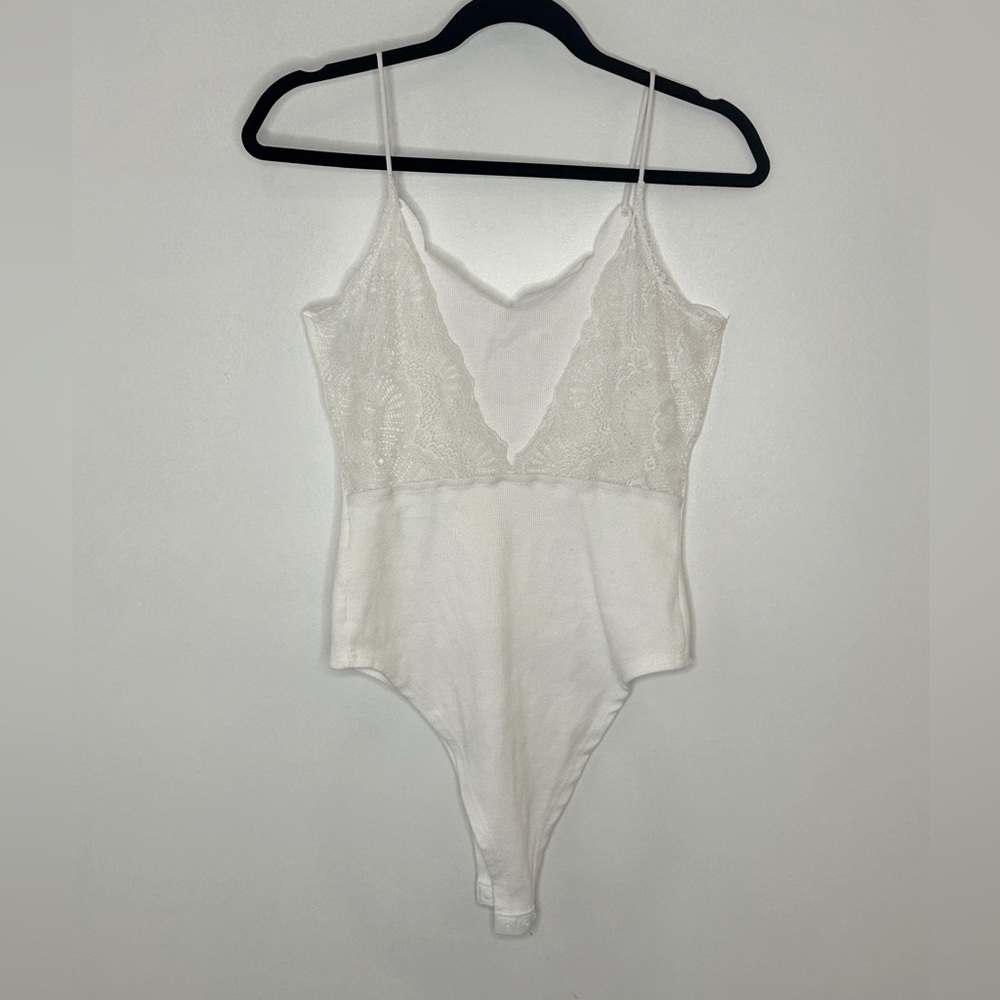 Scalloped neckline detail lace open back tank top bodysuit
